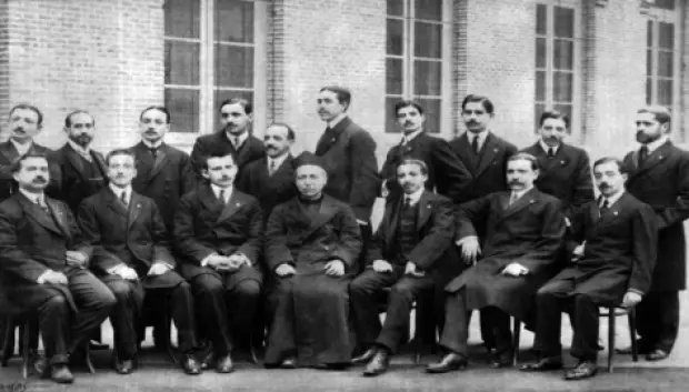 El padre Ayala, con algunos de los primeros propagandistas