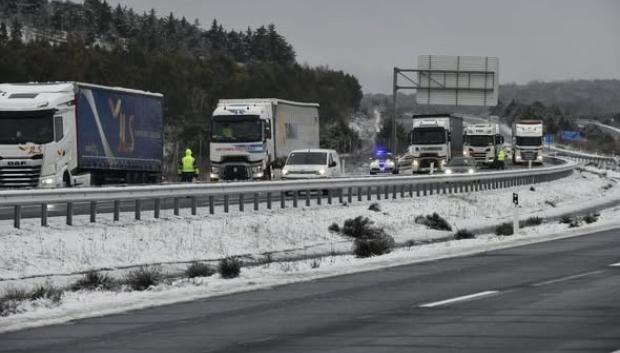 Con mal tiempo la intención es prohibir los adelantamientos a camiones