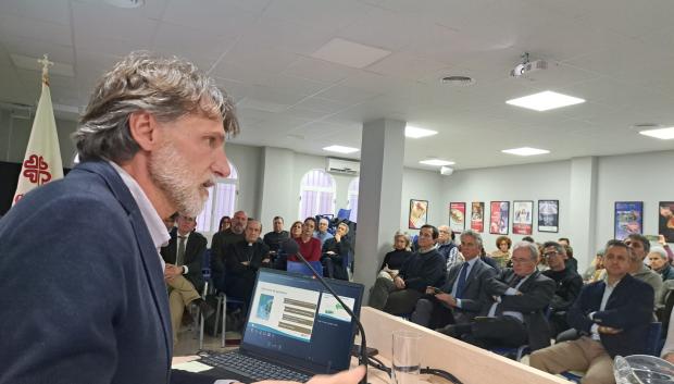 Daniel Rodríguez de Blas durante la presentación del informe Foessa en Córdoba