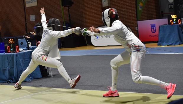 Duelo de dos esgrimistas durante el Campeonato de España