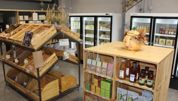 Interior de la Agrobotiga