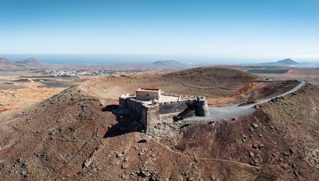 El castillo de Santa Bárbara protegió a la isla de los piratas durante siglos