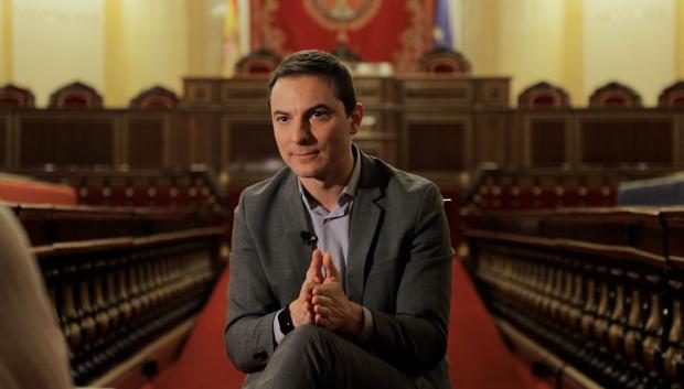 Juan Lobato habla con El Debate en el Senado