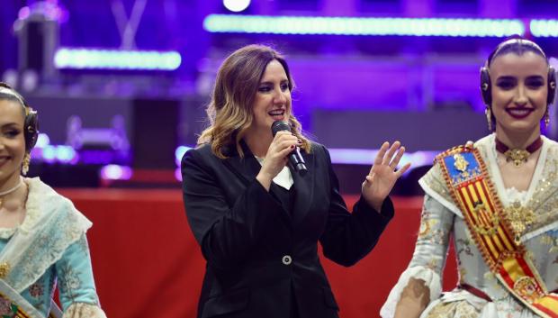 Imagen de la alcaldesa María José Catalá junto a la fallera mayor de Valencia