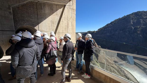 Un grupo de madrileños en su visita a El Atazar este sábado