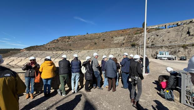 Un grupo de madrileños en su visita a El Atazar este sábado