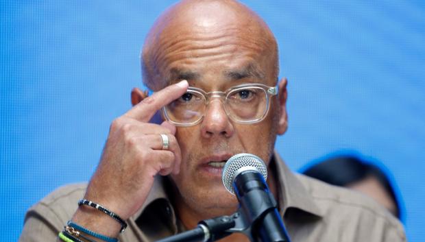 El presidente de la Asamblea Nacional, Jorge Rodríguez, habla durante una conferencia de prensa en Caracas
