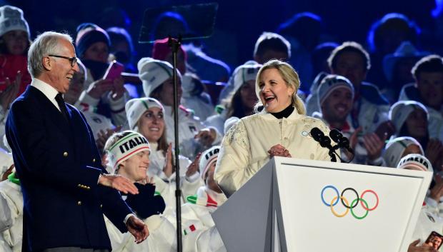 President of the International Olympic Committee (IOC) Kirsty Coventry (R) delivers a speech next to President of the Organising Committee for the 2026 Olympic and Paralympic Winter Games Giovanni Malago at the closing ceremony of the Milano Cortina 2026 Winter Olympic Games at the Verona Arena in Verona, northern Italy, on February 22, 2026. (Photo by Stefano RELLANDINI / AFP)