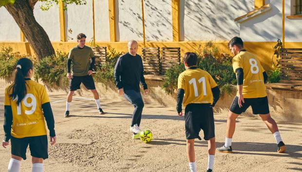Los elegidos jugarán un partidillo con Iniesta en su pueblo