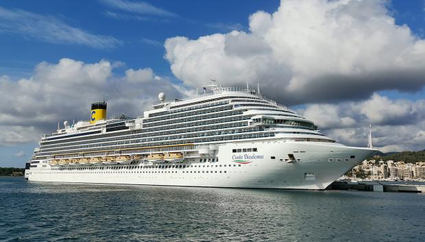 Barco de Costa Cruceros en Palma de Mallorca