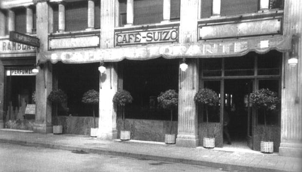 Imagen de época del Café Suizo, en Barcelona