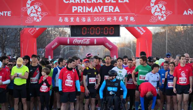 Decenas de personas durante la Carrera de la Primavera de 2025
