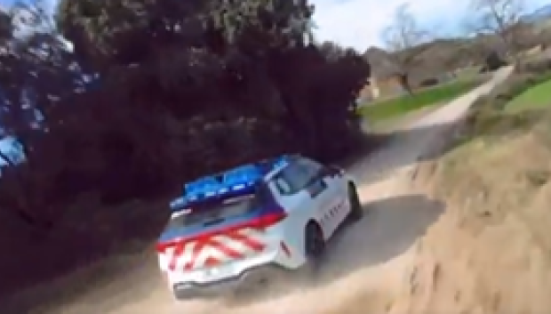 El vehículo tipo SUV permite circular por caminos