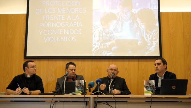 Monseñor López Llorente ha destacado que «la verdadera protección
de nuestros menores no se limita a soluciones técnicas»