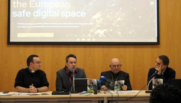 La presentación del texto recibió una notable audiencia mediática