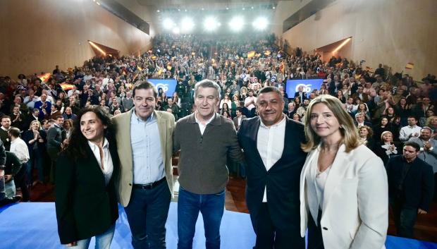 Feijóo y Mañueco en un mitin celebrado en Ávila este sábado