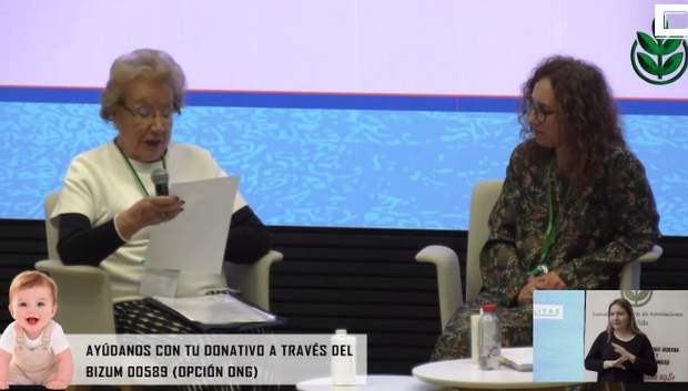 La doctora Carmen Gómez Lavín junto a Alejandra Fernández Prieto, especialista en Derecho de Familia y en responsabilidad patrimonial de los servicios de salud