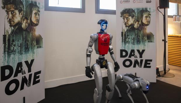 Robots durante un almuerzo en el marco del MWC 2026