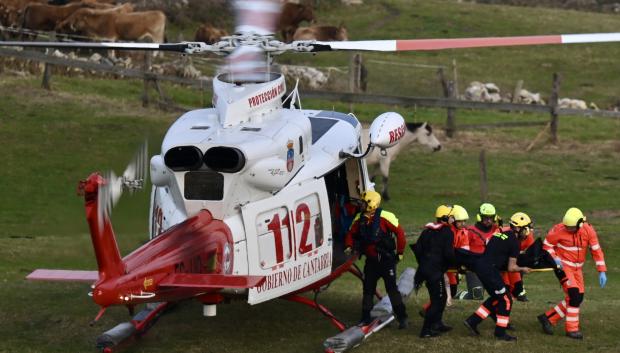 Equipos de rescate trabajan en el lugar de los hechos, a 3 de marzo de 2026, en Santander, Cantabria