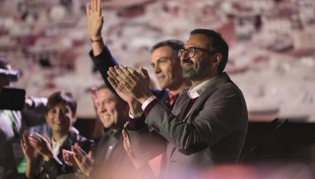 (Foto de ARCHIVO)
(I-D) La ministra de Vivienda y Agenda Urbana, Isabel Rodríguez, el secretario general del PSOE Castilla-La Mancha y presidente de la Junta de Castilla-La Mancha, Emiliano García-Page, el secretario general del PSOE y presidente del Gobierno, Pedro Sánchez, y el secretario de Organización del PSOE de Castilla-La Mancha, Sergio Gutiérrez, durante la inauguración del 13º Congreso del PSOE de Castilla-La Mancha, en el Hotel Beatriz Toledo, a 18 de enero de 2025, en Toledo, Castilla-La Mancha (España). Durante el Congreso, los socialistas de Castilla-La Mancha abordan temas como la financiación autonómica, garantizando la igualdad en el acceso de los servicios esenciales y al mismo tiempo que no permita privilegios de unas comunidades autónomas frente a otras.

Juanma Jiménez / Europa Press
18 ENERO 2025;CONGRESO;PSOE;CLM;PRESIDENTE;INAUGURACIÓN
18/1/2025