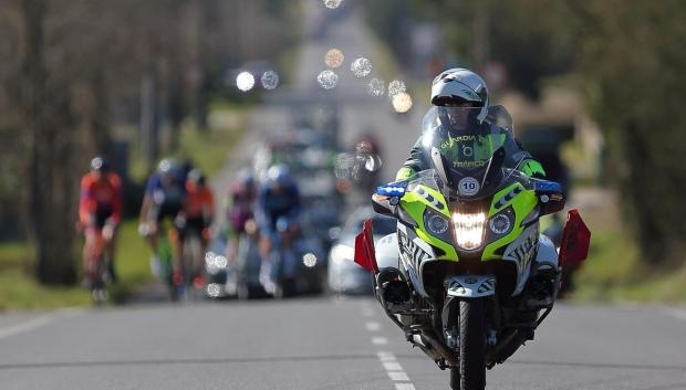 Todo por la seguridad de la caravana ciclista