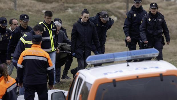 SANTANDER, 05/03/2026.- El cuerpo de la joven de Guadalajara desparecida desde el martes tras caer al mar después de romperse la pasarela costera por la que iba con un grupo de seis amigos, ha aparecido este martes en la zona donde estaba buscándola un operativo de rescate. Ha sido un agente de los GEO, que llegaron ayer con otros compañeros a Santander y un dron subacuático para las labores de búsqueda de la joven desaparecida, quien ha localizado el cuerpo en el mar. EFE/ /Pedro Puente Hoyos