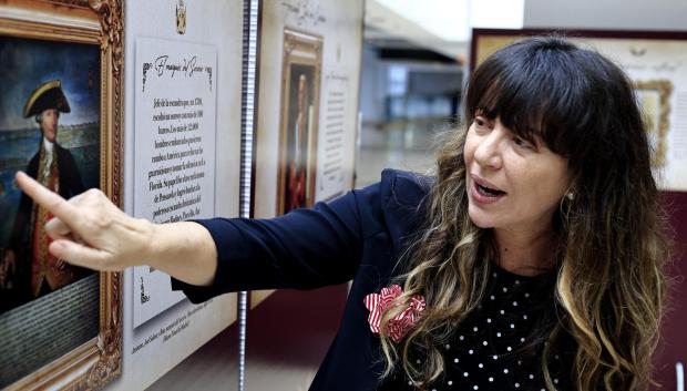 La presidenta y fundadora de The Legacy, Eva García, habla durante la inauguración de la colección numismática '250 Aniversario. España y la Independencia de los EE.UU.'
