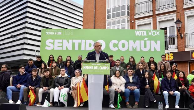 El candidato a la Presidencia de la Junta, Carlos Pollán, participa en un acto público en Medina del Campo (Valladolid)