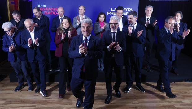 El abogado Joan Laporta (c) durante la presentación oficial de su candidatura a la presidencia del FC Barcelona