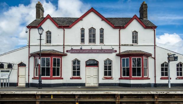 Estación de tren de Llanfairpwllgwyngyllgogerychwyrndrobwllllantysiliogogogoch