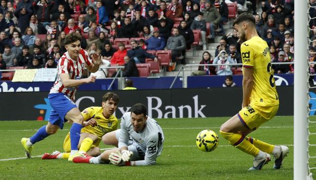 Julián Álvarez, durante una acción del Atlético de Madrid - Getafe