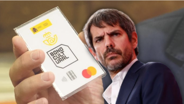 Montaje de Ernest Urtasun y la tarjeta del Bono Cultural