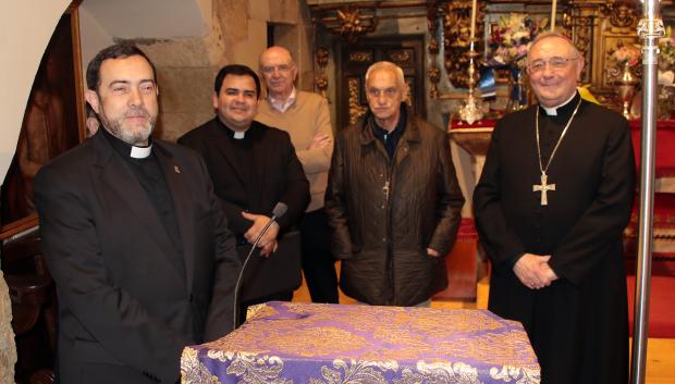 Acto de entrega de la distinción de Personaje Singular de la Semana Santa de León a Manuel Fláker