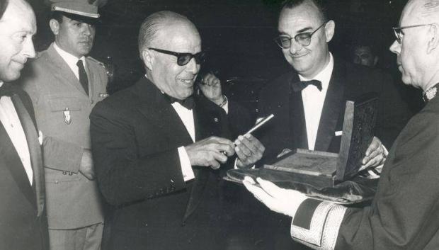 Habib Bourghiba, presidente de Túnez, recibe la Llave de la Ciudad de Córdoba