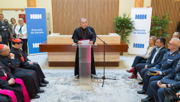 Al acto presidido por monseñor García Beltrán acudieron personalidades civiles, religiosas y militares