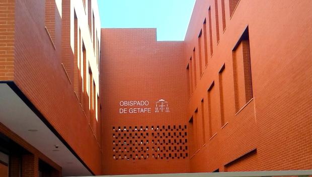 La Casa Sacerdotal consta de 31 habitaciones, de las que están ocupadas actualmente siete. En los próximos días se incorporarán nuevos sacerdotes ancianos.