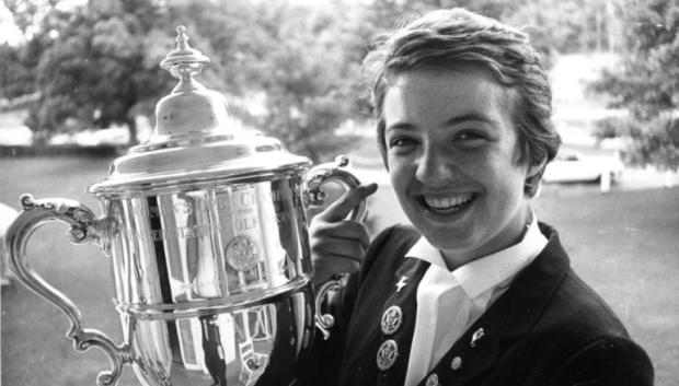 Catherine con su trofeo en el Open US amateur en 1967