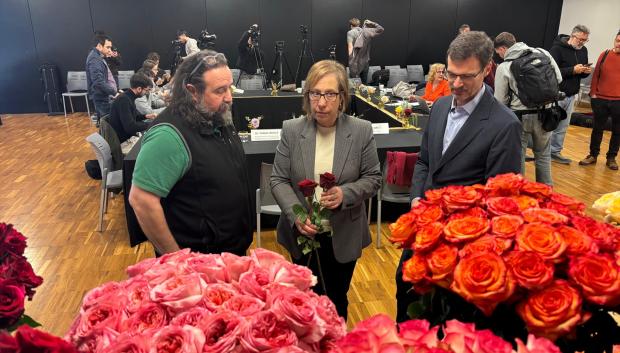 La presidenta de Mercabarna, Raquel Gil, junto al presidente del Gremi de Majoristes de Mercabarna-flor, Miquel Batlle

EUROPA PRESS
14/4/2026