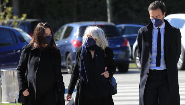 Maria Eugenia Peña  en el entierro de su marido Alfredo Fraile  en  2021.