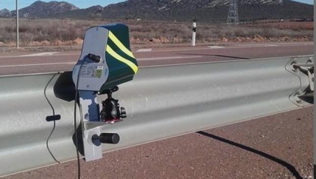 Así colocan los radares en carretera