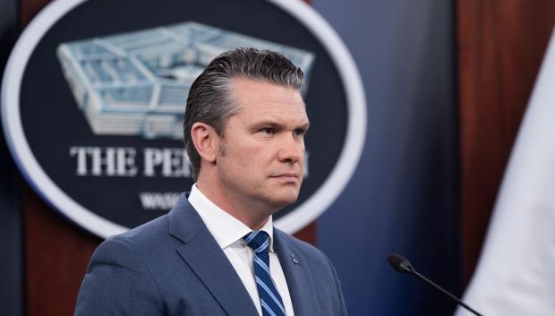 El secretario de Guerra de Estados Unidos, Pete Hegseth, en la sede del Pentágono