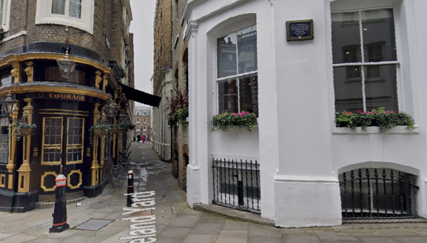 Lugar donde su ubica la placa conmemorativa