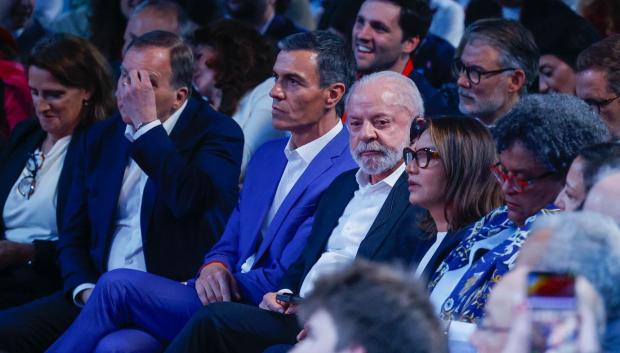 El presidente de Brasil, Luiz Inácio Lula da Silva, junto con Sánchez