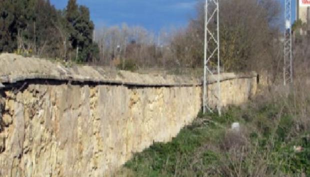 La cerca en el tramo que da a la Nacional IV