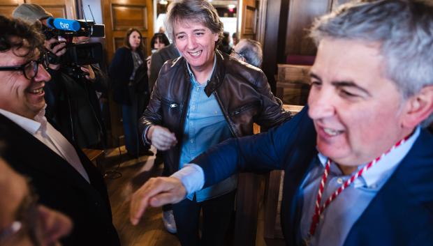 El nuevo alcalde de Soria, Javier Antón, junto al secretario general del PSOECyL, Carlos Martínez.