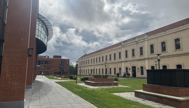 Zona exterior de la Facultad de Ciencias Políticas de la Universidad Carlos III
