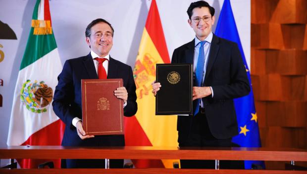 Albares y Velasco tras el encuentro con la presidenta mexicana