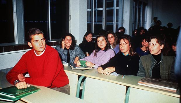 Don Felipe, en su clase de la Facultad de Políticas de la Universidad Autónoma de Madrid en 1988