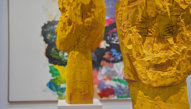 Algunas de las esculturas en madera del artista alemán, en el Centro Pompidou de París