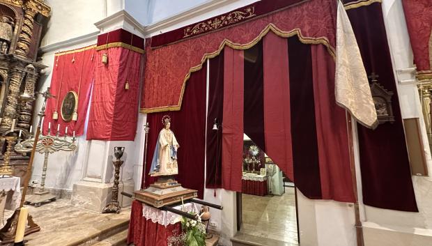 Otro detalle de la parroquia engalada